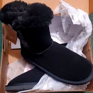Lamo  black suede  winter boots. Size 8. New in box  never worn
